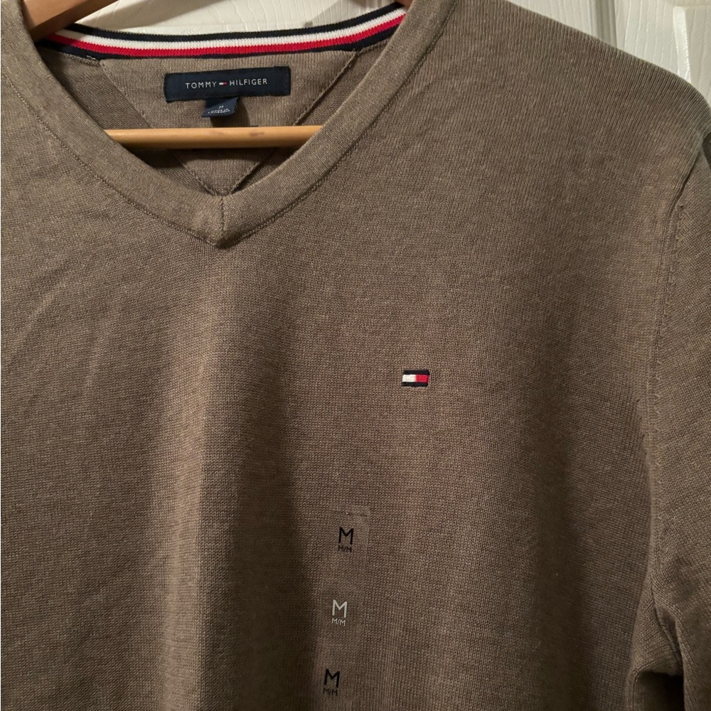 Men’s medium Tommy Hilfiger v-neck sweater, brand new
